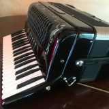 96 bass / 37 keys (G to G) / 3 reeds