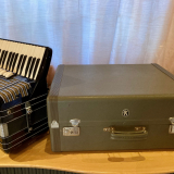 Hohner Morino VN  with Hard Case